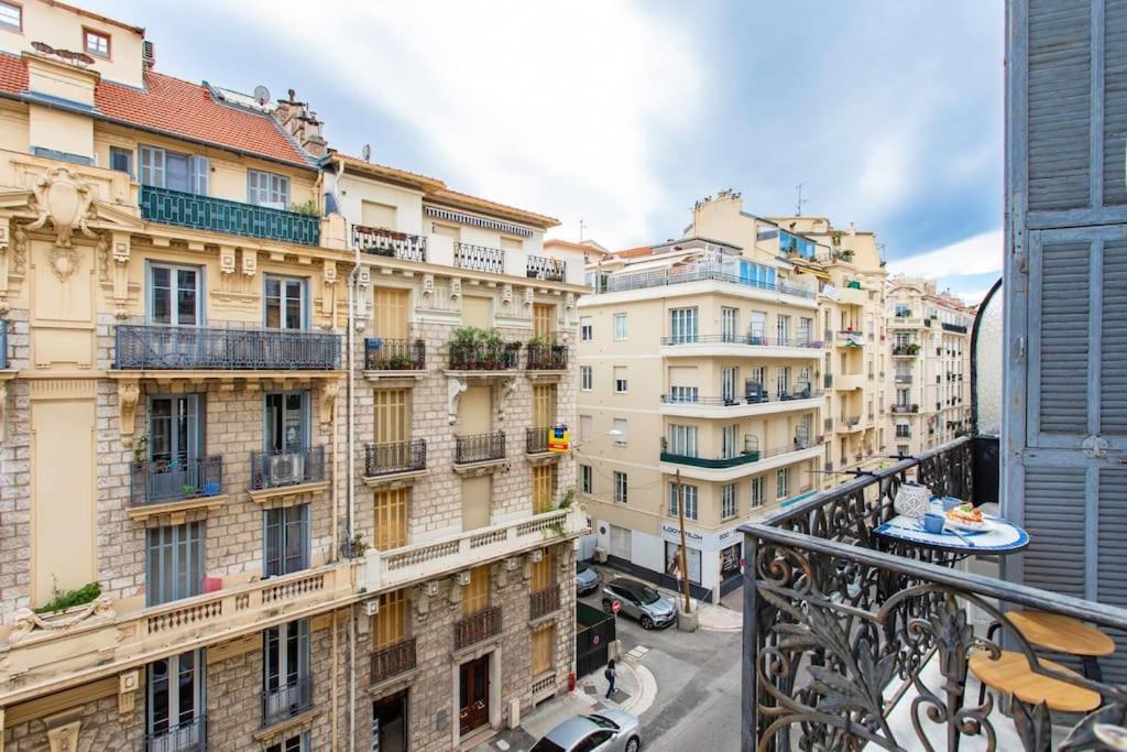 #61 1 Bdr Rossini Balcony Ac Apartment